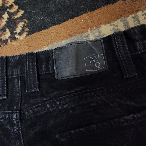 Black Skinny Jeans with Sleek Fit - Picture 3 of 9